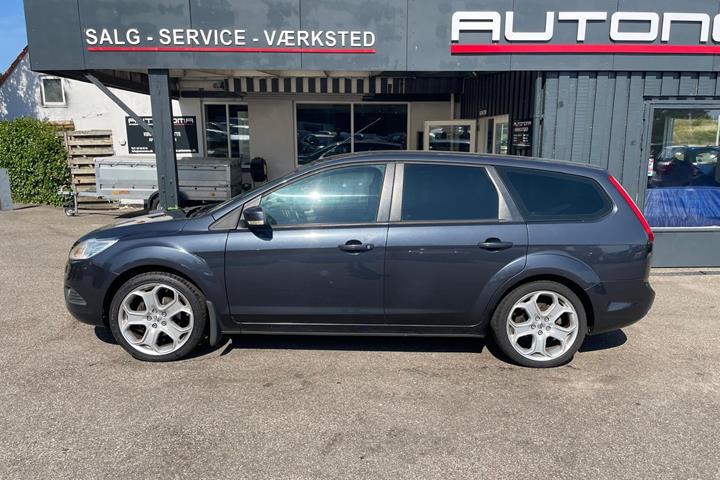 Grå Ford Focus fra 2009