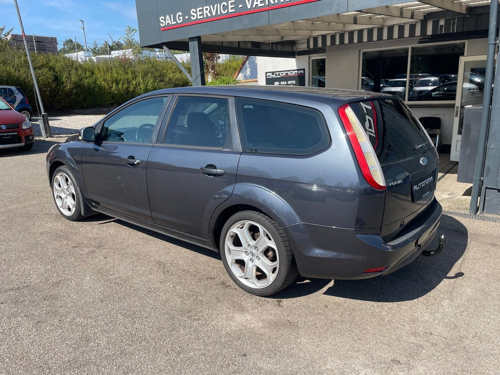 Grå Ford Focus fra 2009