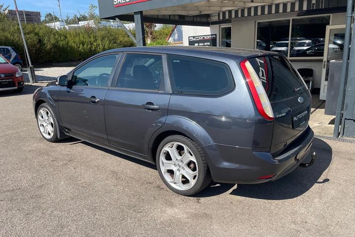 Grå Ford Focus fra 2009