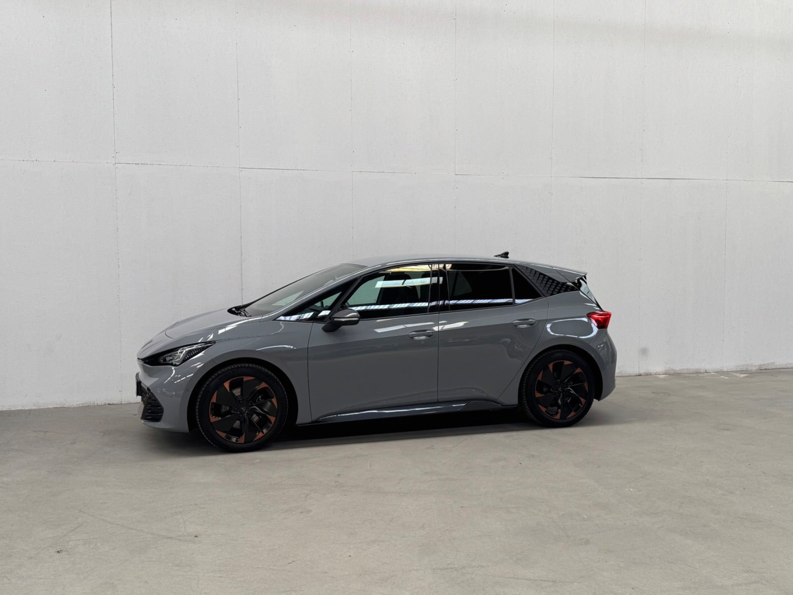 Grå Cupra Born fra 2024