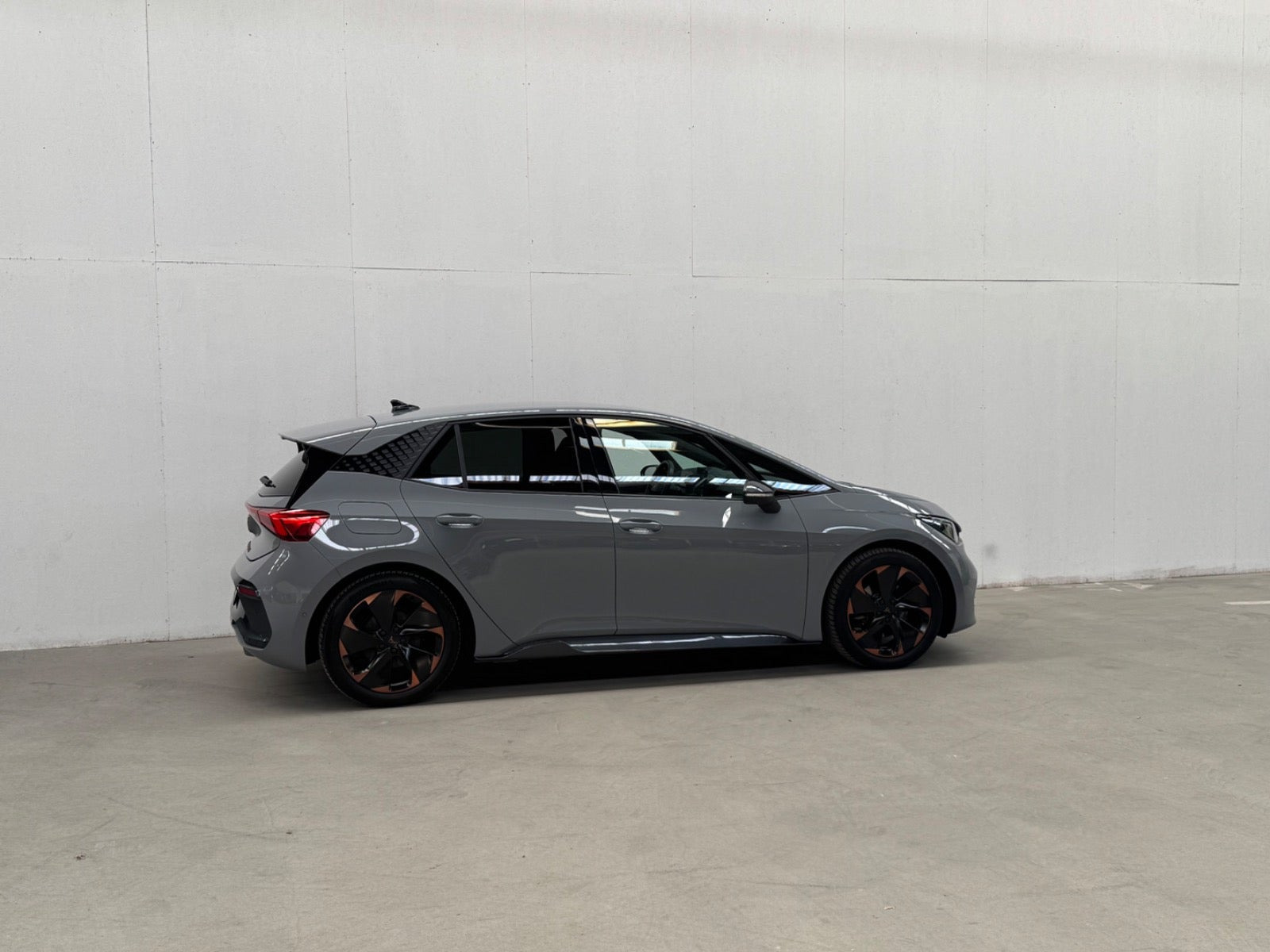Grå Cupra Born fra 2024