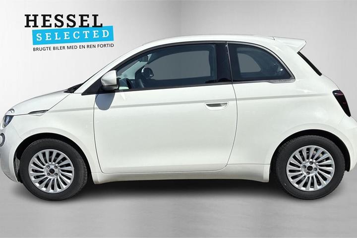 Hvid Fiat 500e fra 2023