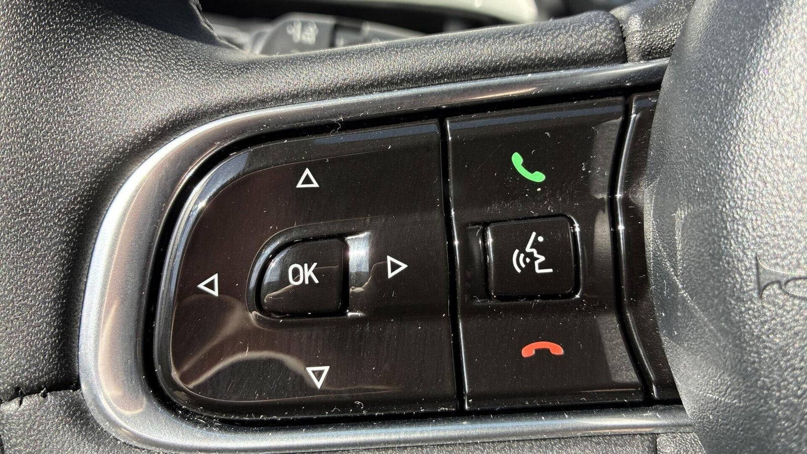 Hvid Fiat 500e fra 2023