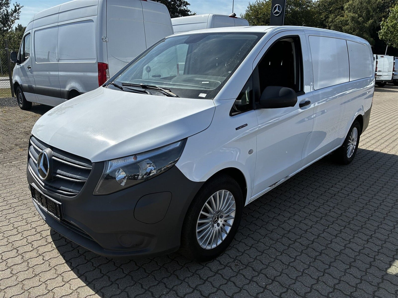 Mercedes eVito 129 Tourer PRO L Van