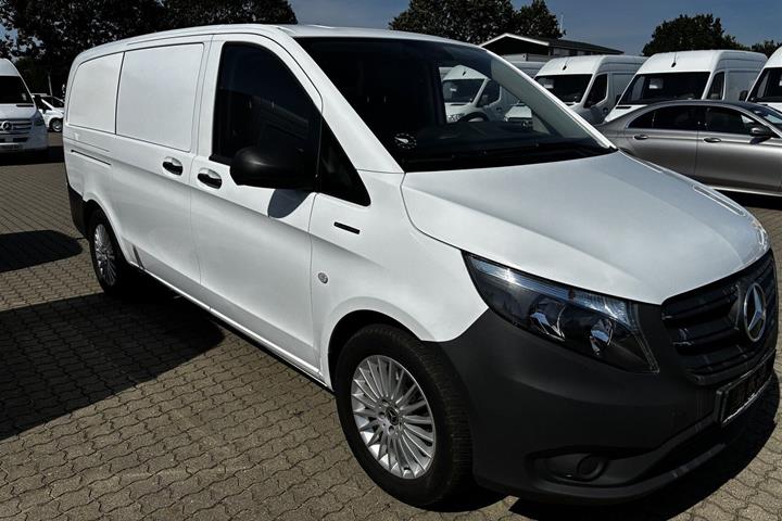 Hvid Mercedes eVito 129 fra 2021