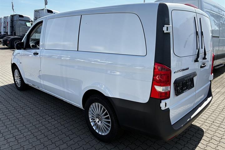 Hvid Mercedes eVito 129 fra 2021