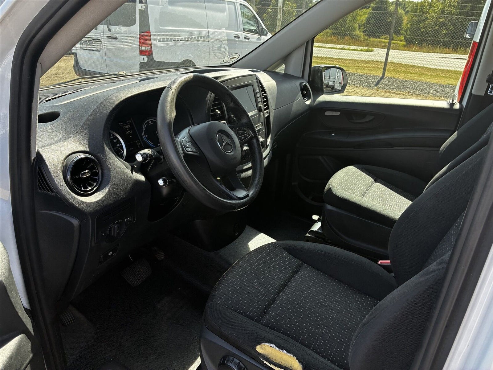 Hvid Mercedes eVito 129 fra 2021