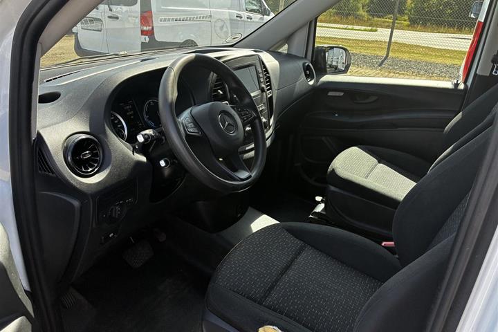 Hvid Mercedes eVito 129 fra 2021