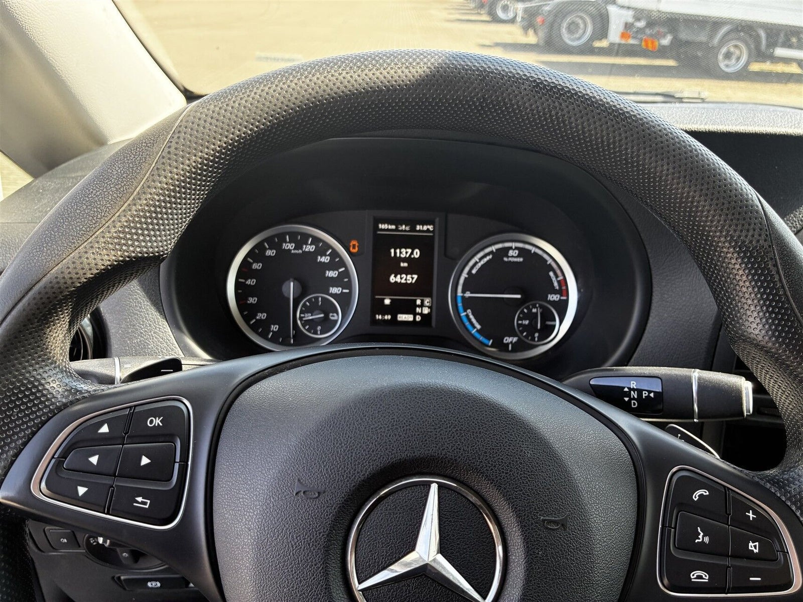 Hvid Mercedes eVito 129 fra 2021