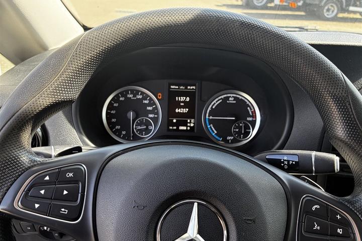 Hvid Mercedes eVito 129 fra 2021
