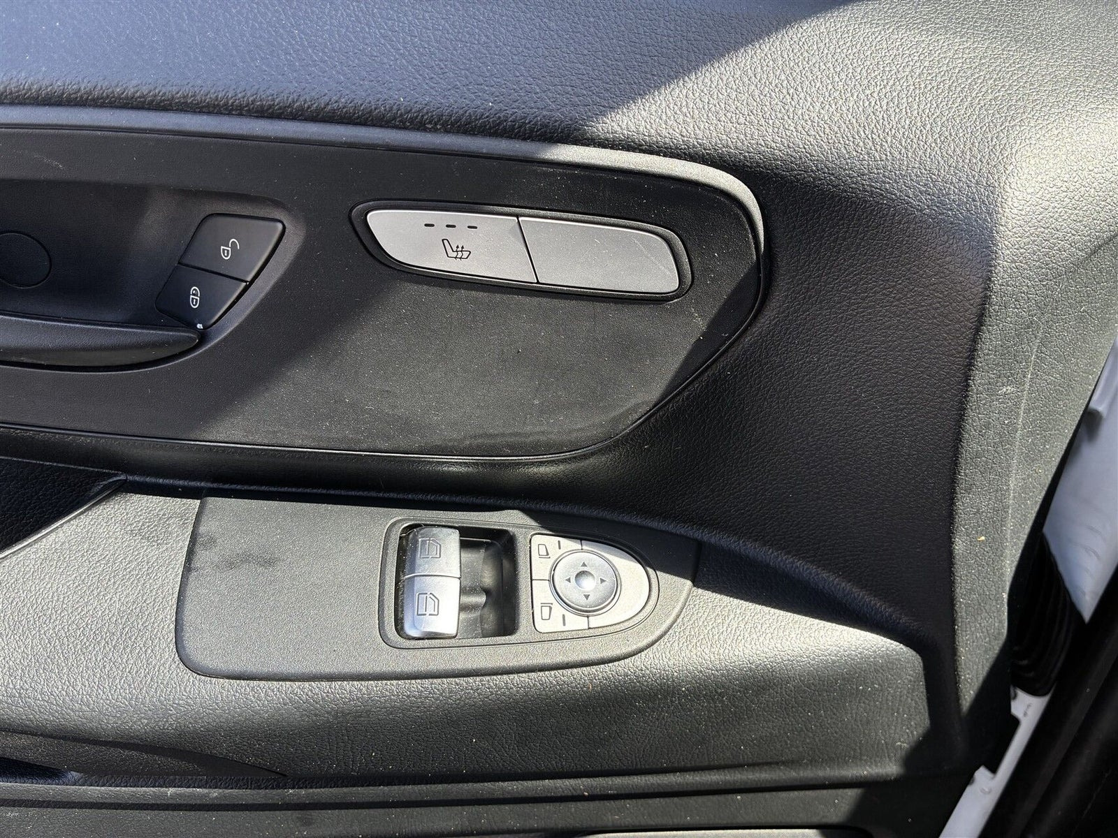 Hvid Mercedes eVito 129 fra 2021