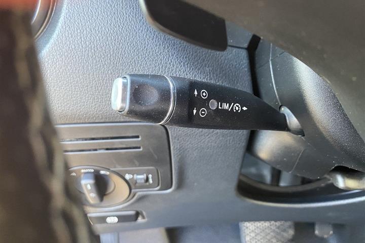 Hvid Mercedes eVito 129 fra 2021