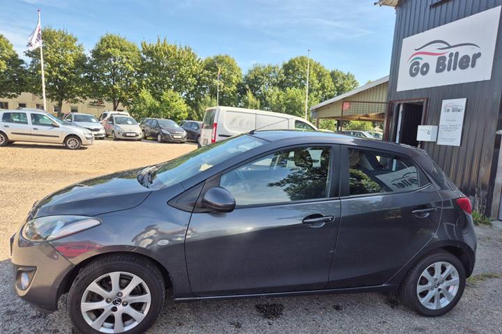 Grøn Mazda 2 fra 2012