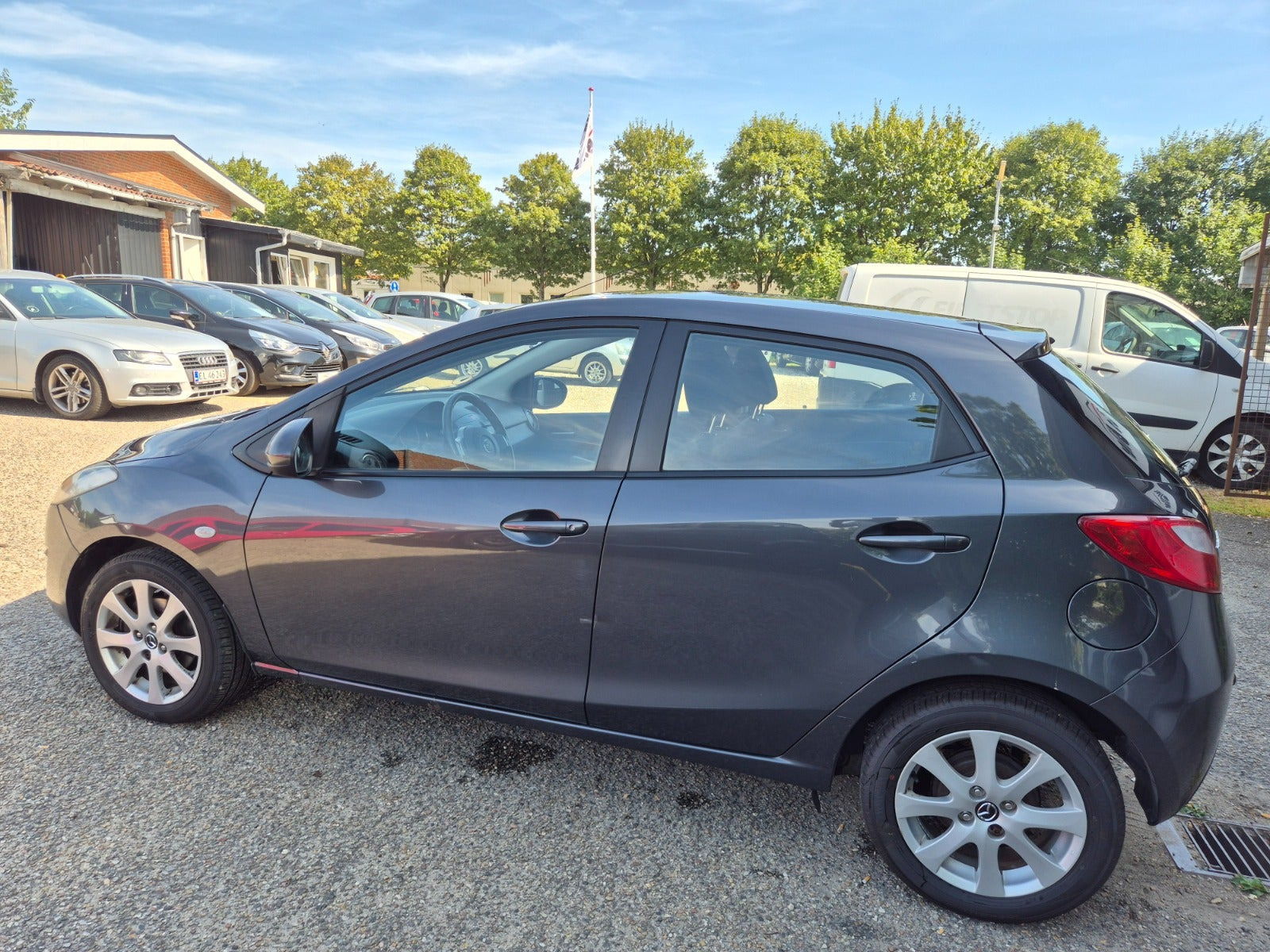 Grøn Mazda 2 fra 2012