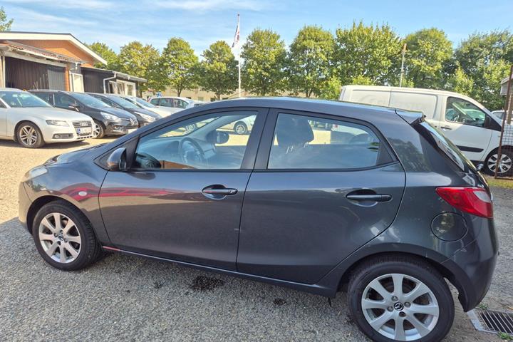 Grøn Mazda 2 fra 2012