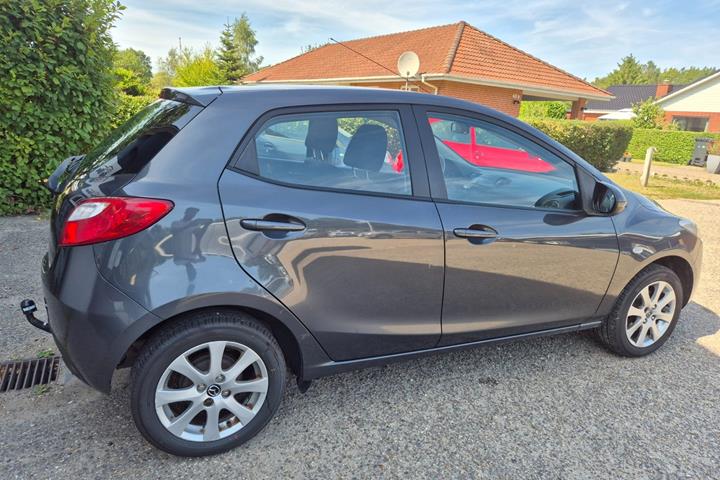 Grøn Mazda 2 fra 2012