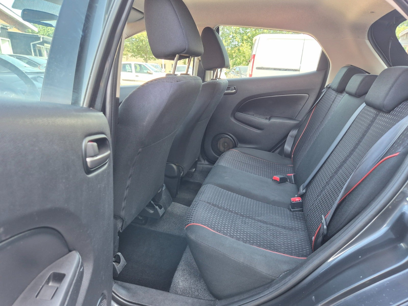 Grøn Mazda 2 fra 2012