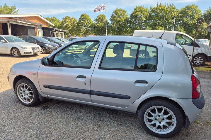 Grøn Renault Clio II fra 2006