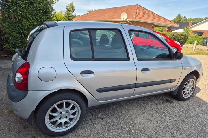 Grøn Renault Clio II fra 2006