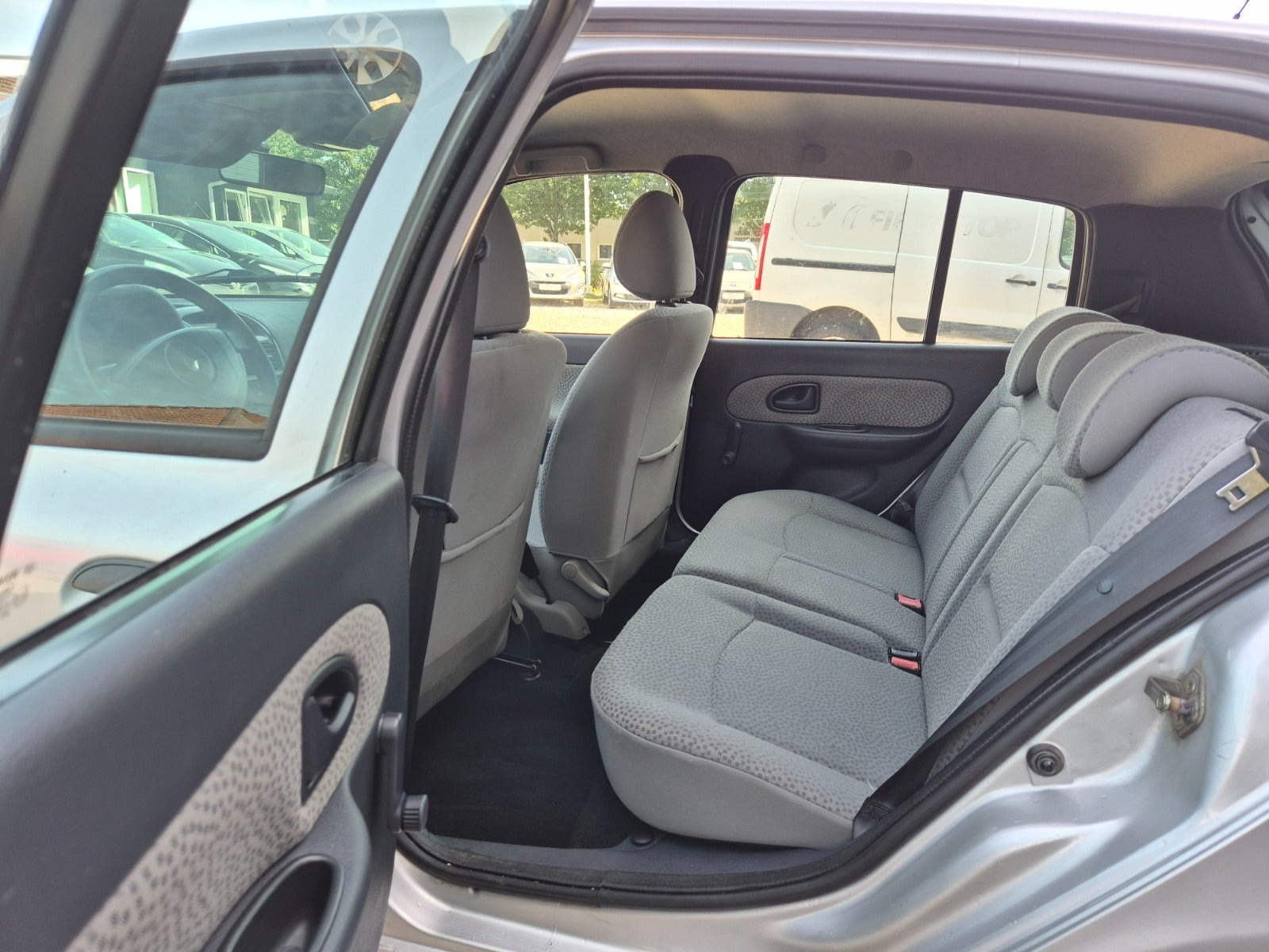 Grøn Renault Clio II fra 2006