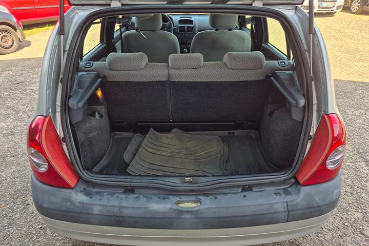 Grøn Renault Clio II fra 2006
