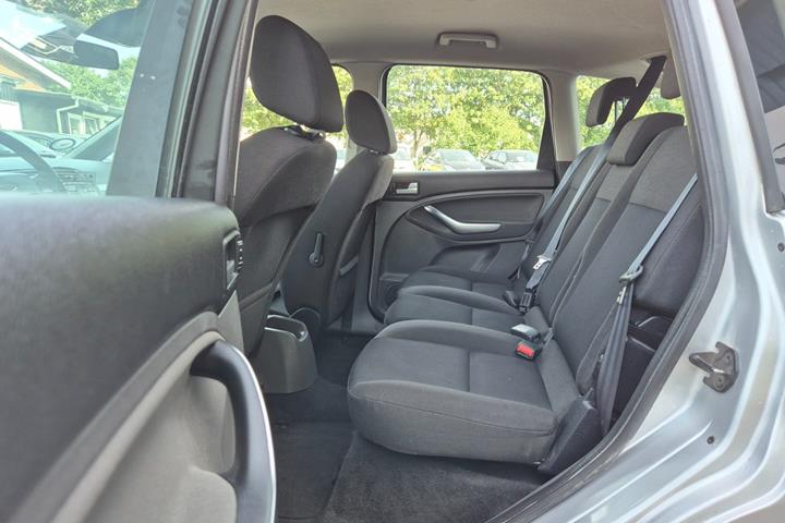 Grøn Ford C-MAX fra 2010