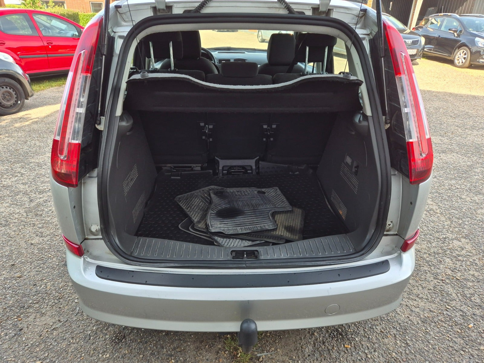 Grøn Ford C-MAX fra 2010