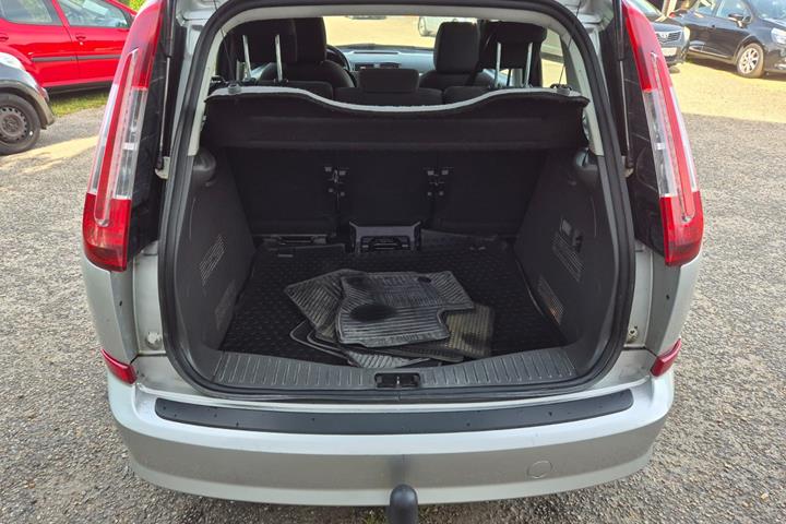 Grøn Ford C-MAX fra 2010