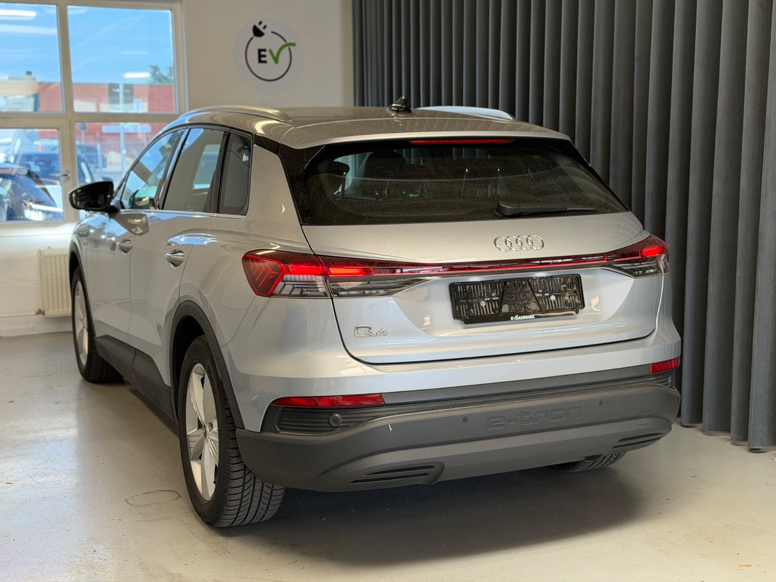 Grå Audi Q4 e-tron fra 2022