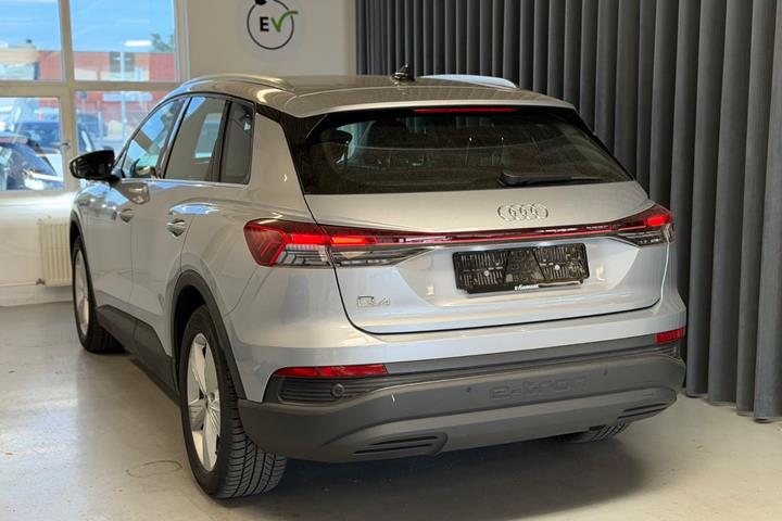 Grå Audi Q4 e-tron fra 2022