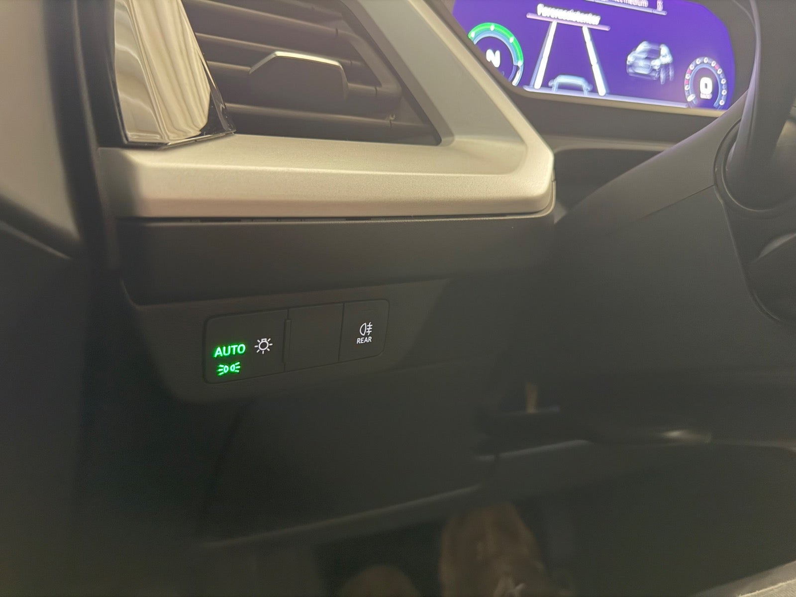 Grå Audi Q4 e-tron fra 2022