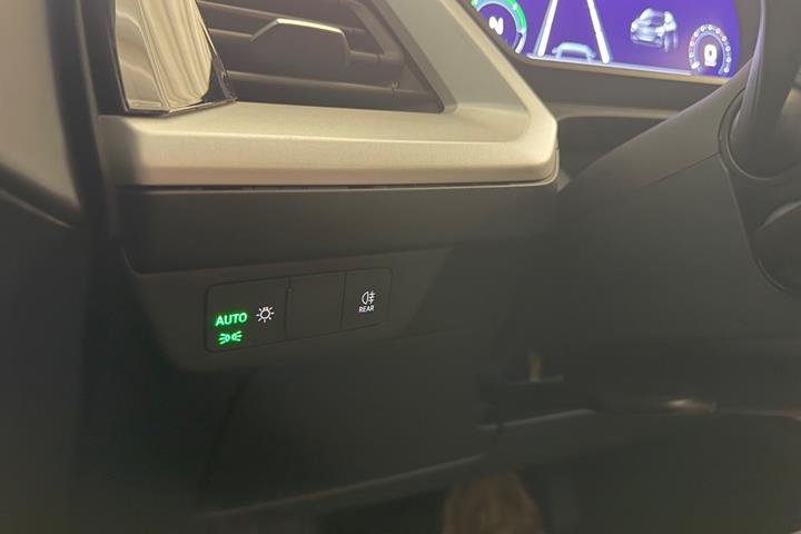 Grå Audi Q4 e-tron fra 2022
