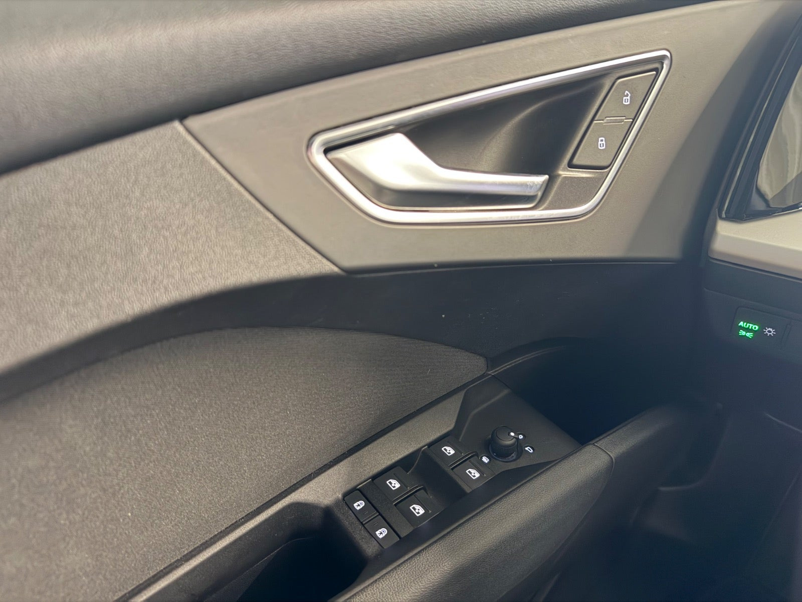 Grå Audi Q4 e-tron fra 2022