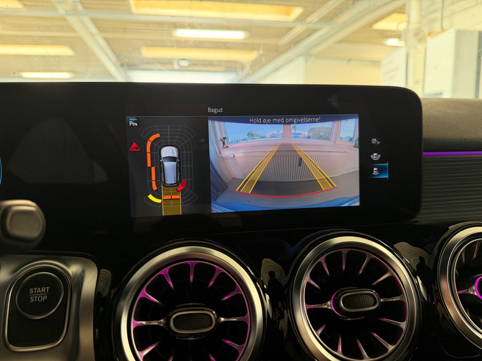 Grå Mercedes EQB250 fra 2023
