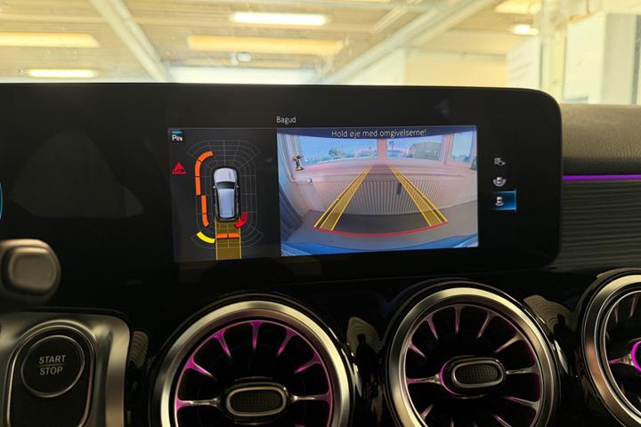 Grå Mercedes EQB250 fra 2023