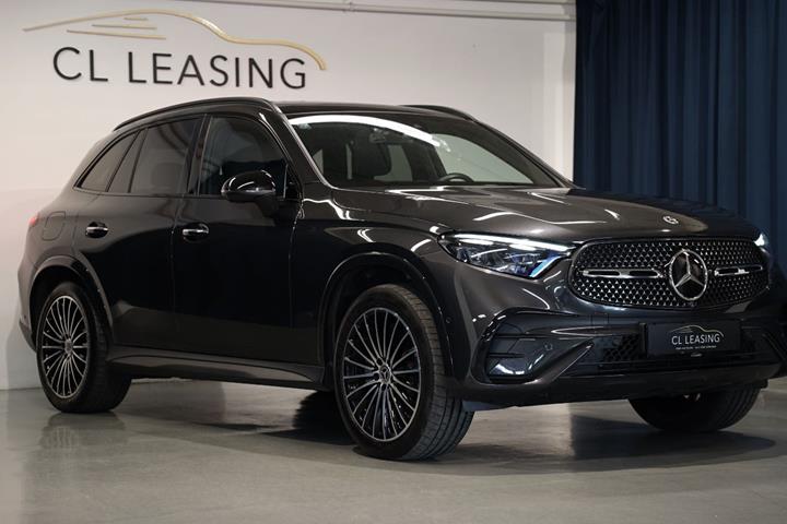 Grå Mercedes GLC400 e fra 2024