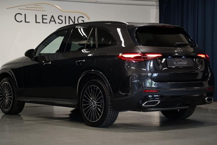 Grå Mercedes GLC400 e fra 2024