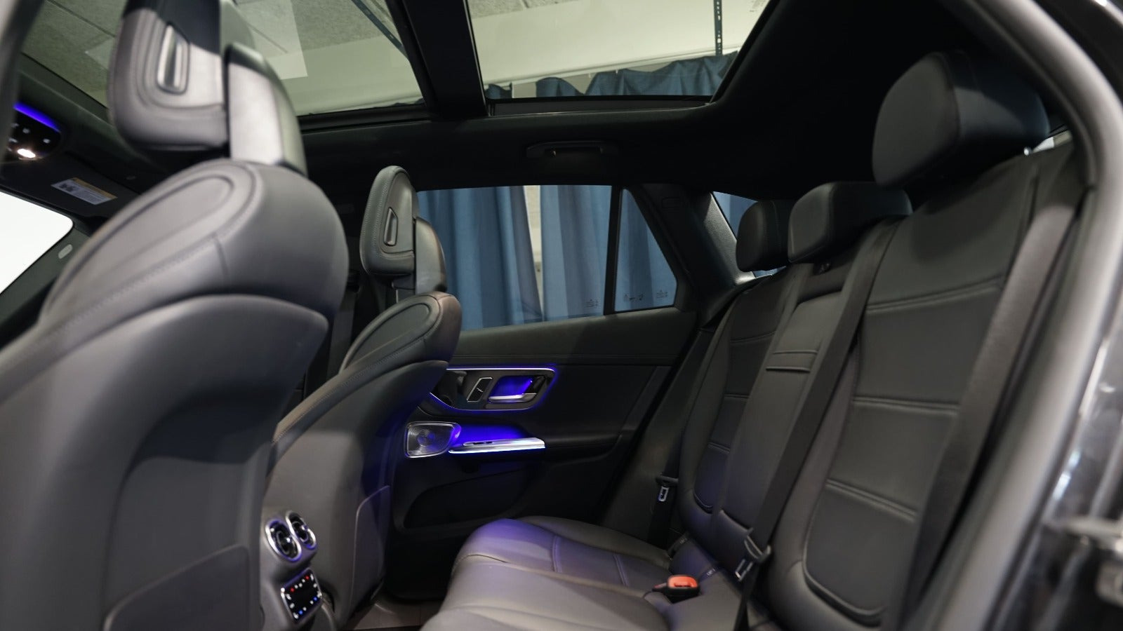 Grå Mercedes GLC400 e fra 2024