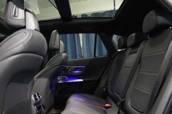 Grå Mercedes GLC400 e fra 2024