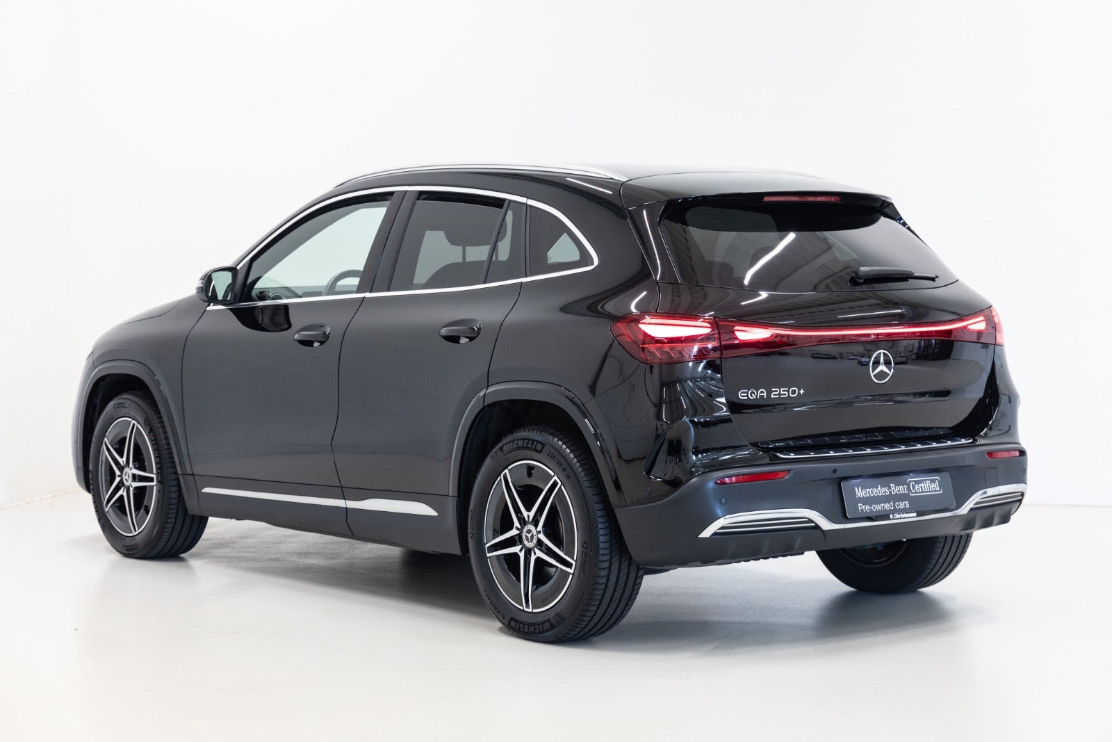 Sort Mercedes EQA250+ fra 2025