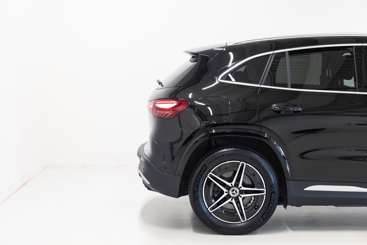 Sort Mercedes EQA250+ fra 2025