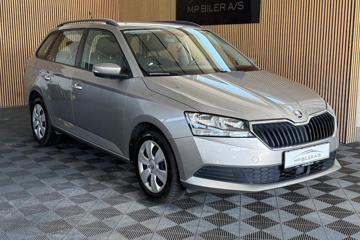 Beige Skoda Fabia fra 2019 set udefra