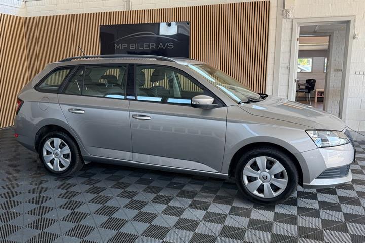Beige Skoda Fabia fra 2019