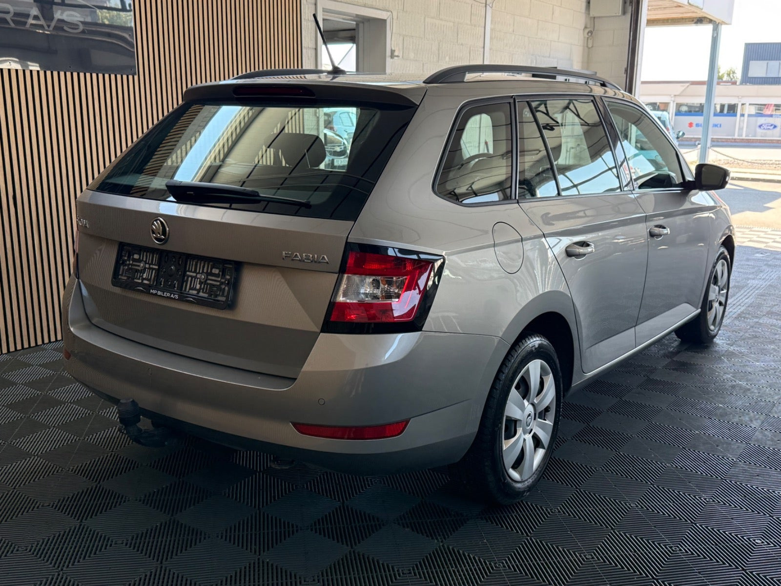 Beige Skoda Fabia fra 2019