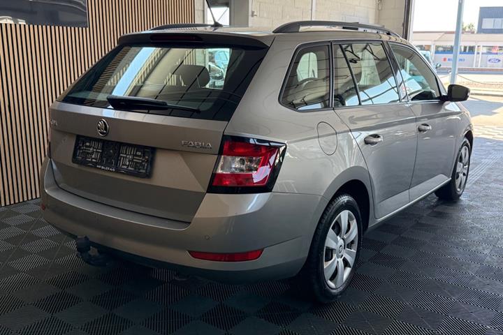 Beige Skoda Fabia fra 2019