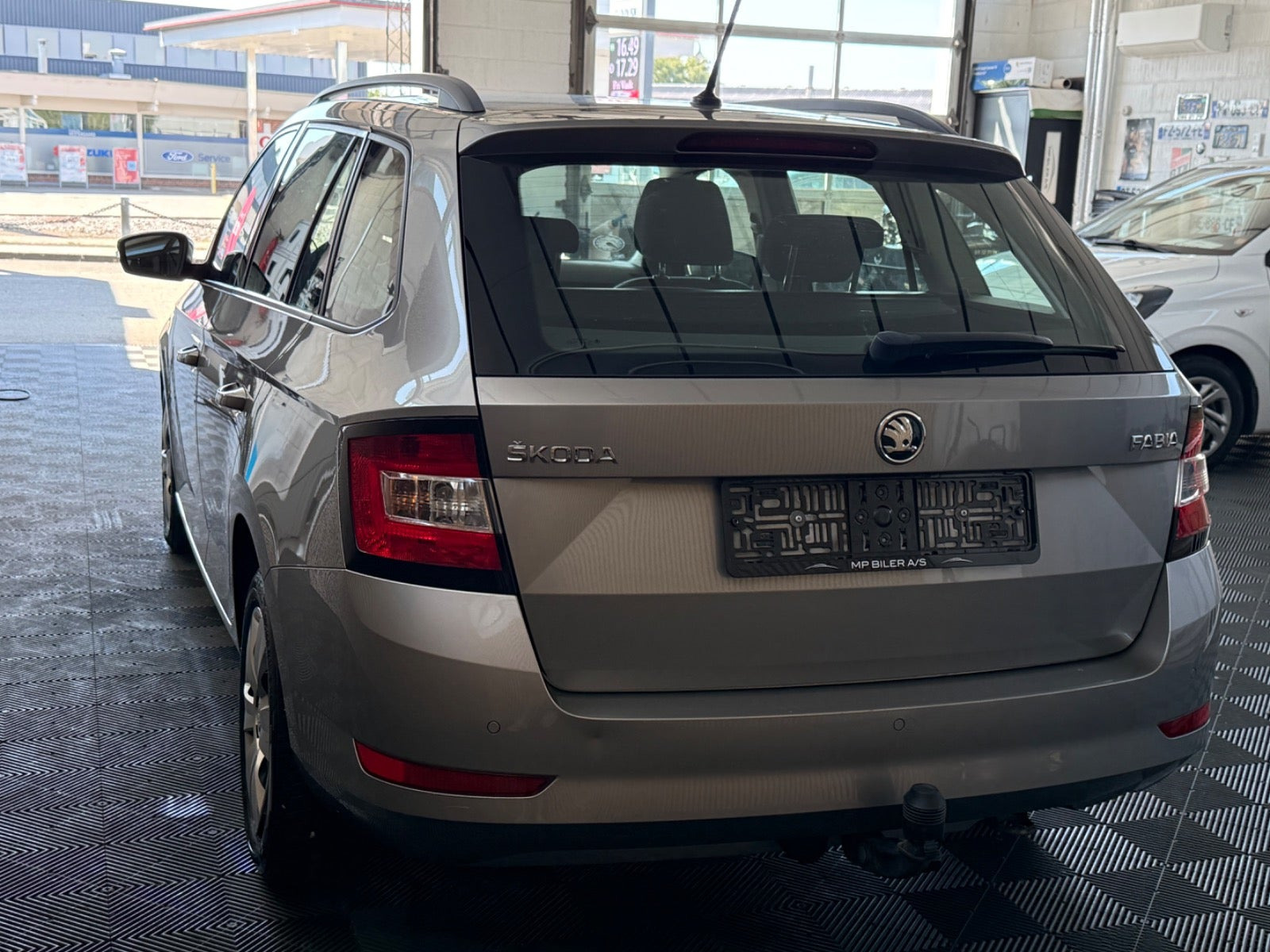 Beige Skoda Fabia fra 2019