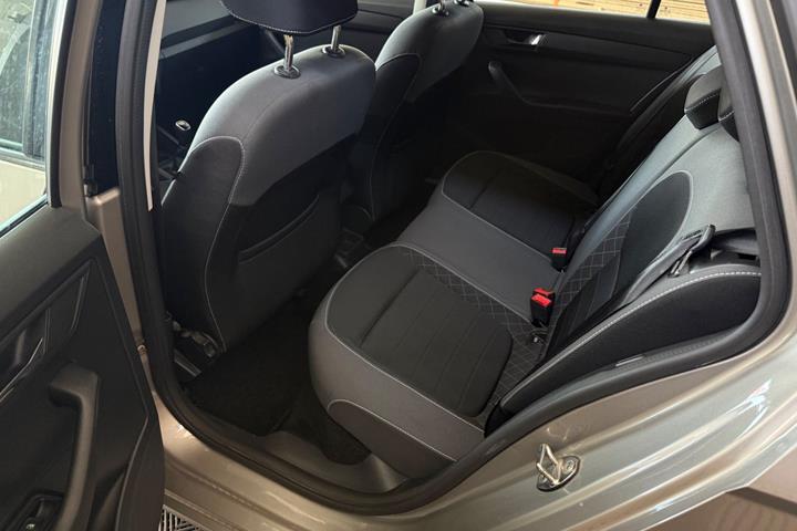 Beige Skoda Fabia fra 2019