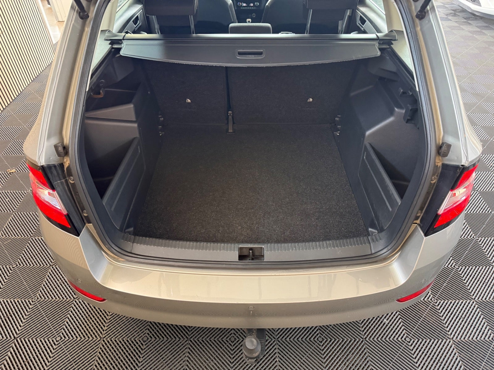 Beige Skoda Fabia fra 2019