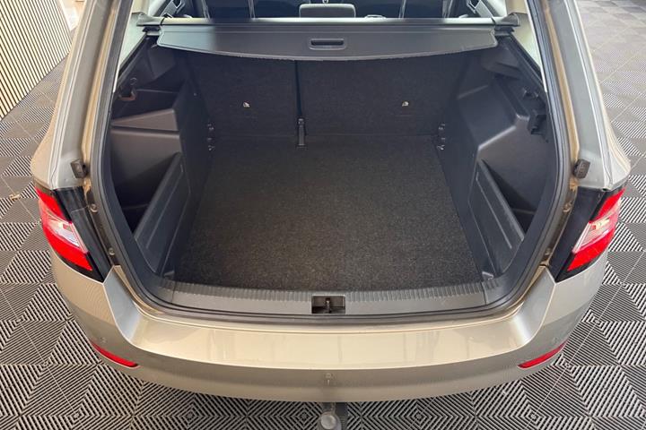 Beige Skoda Fabia fra 2019