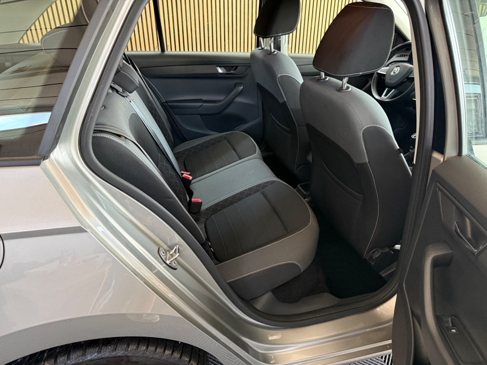 Beige Skoda Fabia fra 2019